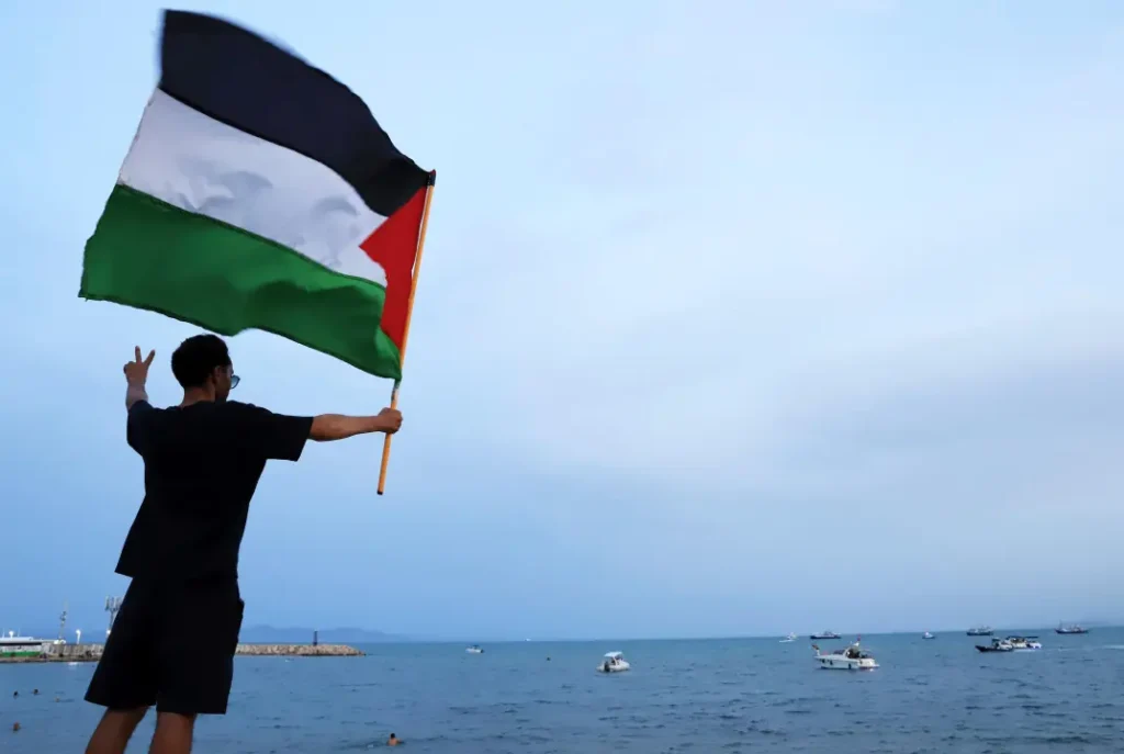 Un groupe d'activistes affirme qu'un drone a attaqué un navire d'aide pour Gaza en Tunisie